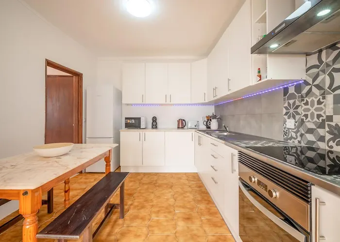 Guestready - Serene Escape Close To Aroeira Maison d'hôtes